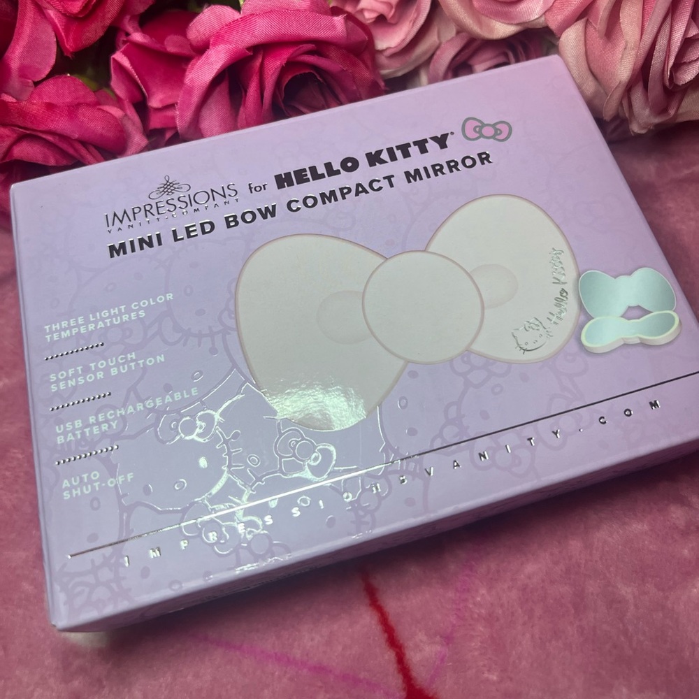 HELLO KITTY Mini LED Bow
Compact Mirror TIKTOK